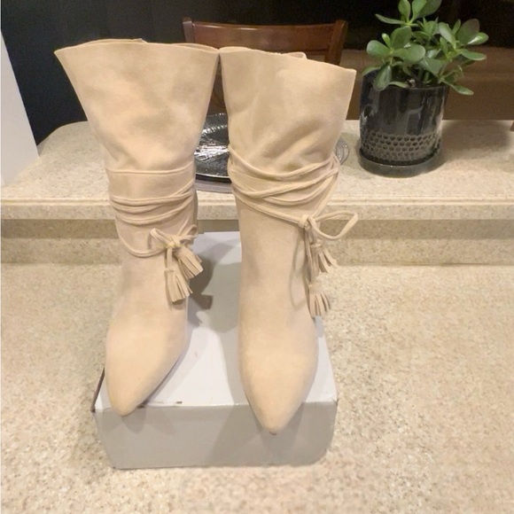 Trendy Ankle Boots Size 9 - Picture 3 of 12